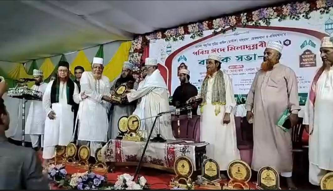 অবসর উপলক্ষে মাওলানা মীর মোহাম্মদ আবুল বশর সিদ্দিকীকে সম্মাননা